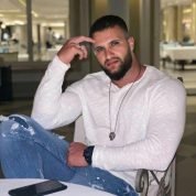 Piman, 23 سنةHorgen, سويسرا